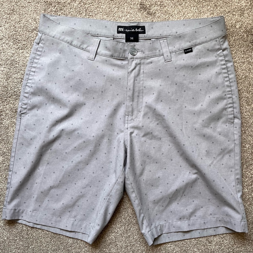Mens Travis Mathew 9” Golf Shorts Size 34